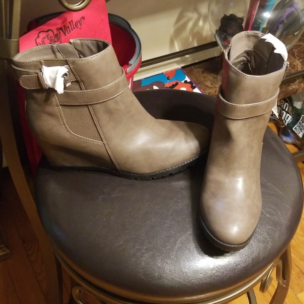 ** NEW Wedge  Women Booties